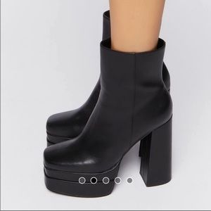 Platform trendy boots